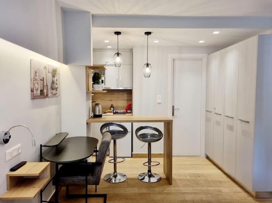 Stylish Studio Near Athens Hilton, Self Check-In! Екстер'єр фото